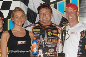 McCarl shows WoO how to run the Knoxville oval
