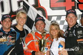 Shaffer survives the storm to win opening night of 49th Annual Knoxville Nationals